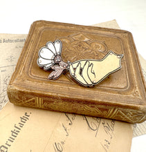 Load image into Gallery viewer, Mixed Metal Offering Hand Pin