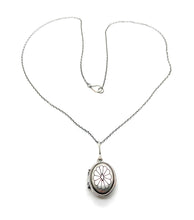 Load image into Gallery viewer, Sterling silver Locket with a Pocket