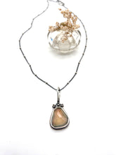 Load image into Gallery viewer, Sterling Silver and Quartz &quot;Mood&quot; Color Change Stone