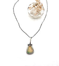Load image into Gallery viewer, Sterling Silver and Quartz &quot;Mood&quot; Color Change Stone