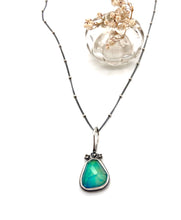 Load image into Gallery viewer, Sterling Silver and Quartz &quot;Mood&quot; Color Change Stone