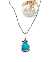 Load image into Gallery viewer, Sterling Silver and Quartz &quot;Mood&quot; Color Change Stone