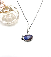 Load image into Gallery viewer, Sterling Silver and Labradorite &quot;Mood&quot; Color Change Stone