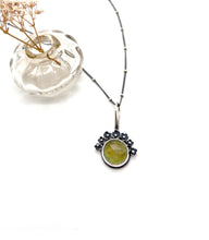 Load image into Gallery viewer, Sterling Silver and Rutilated Quartz &quot;Mood&quot; Color Change Stone